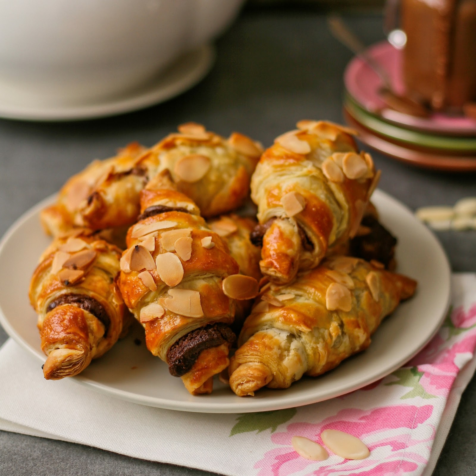 FROZEN - PARVE - Croissant Mini Almond (6kg/13.2lbs)