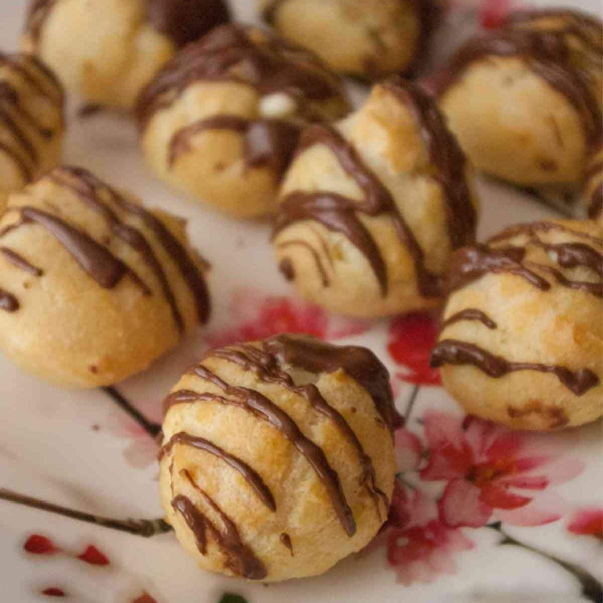 FROZEN - DAIRY - Cream Puffs w/ Chocolate (8 units)